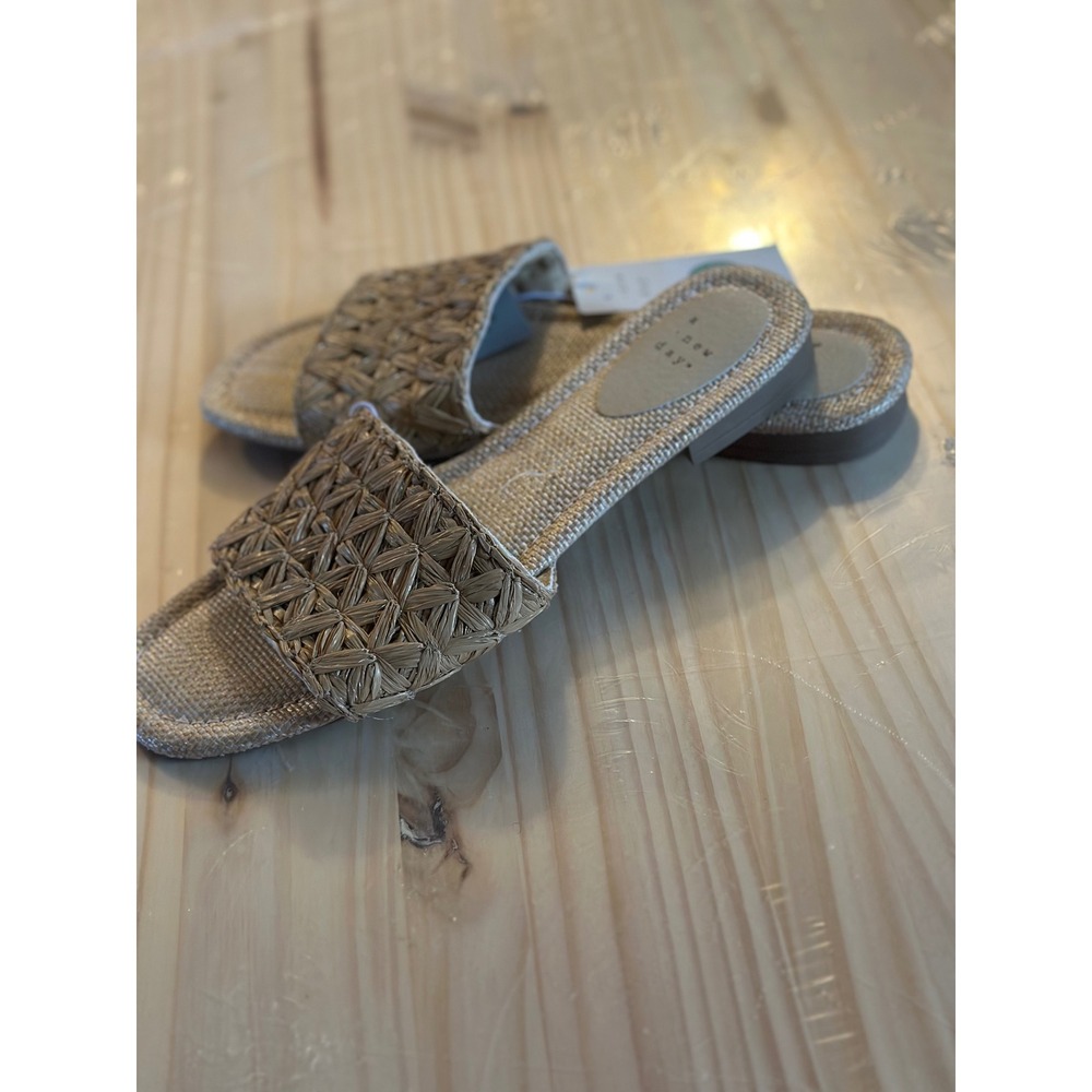 A New Day Womens Woven Raffia Slide Sandals Tan Boho Slip On Flat Shoes 9.5 NWT - Picture 3 of 4